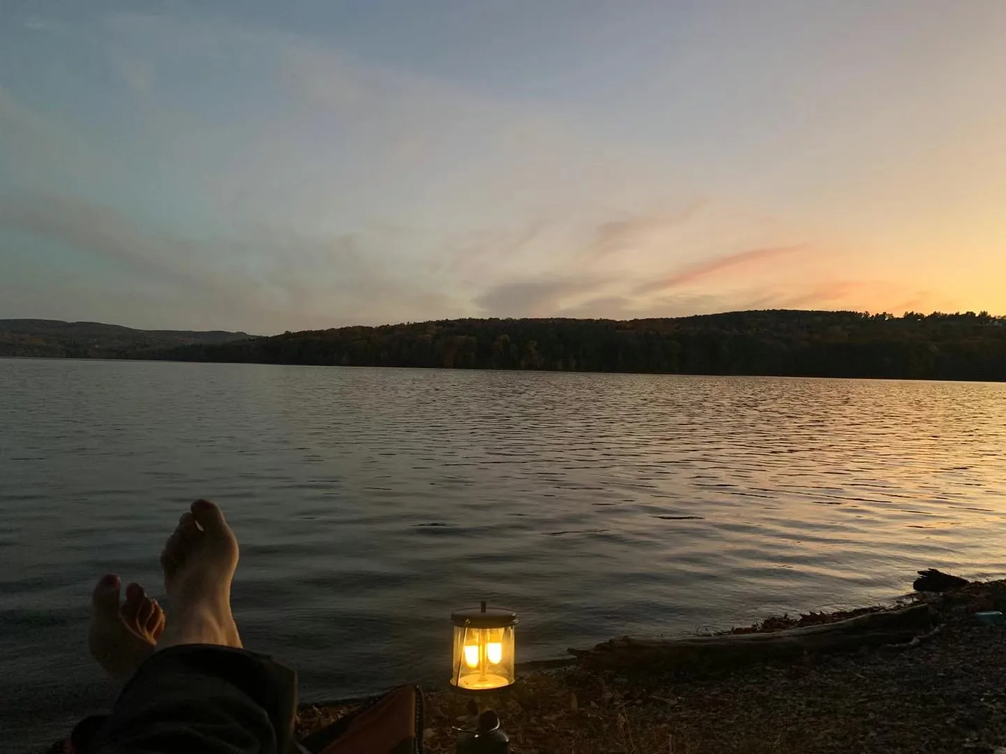 一人，一椅，一孤灯